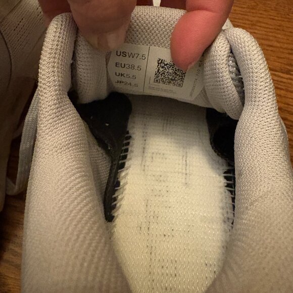 On Cloud Cloudflyer Women's Size 7.5 - Picture 2 of 7